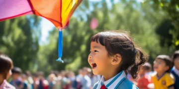 小学生放风筝唱什么歌合适呢？