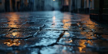 雨夜想起了她出自哪首歌？