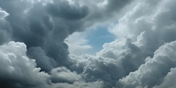 天上的云多可怕究竟是哪首歌？