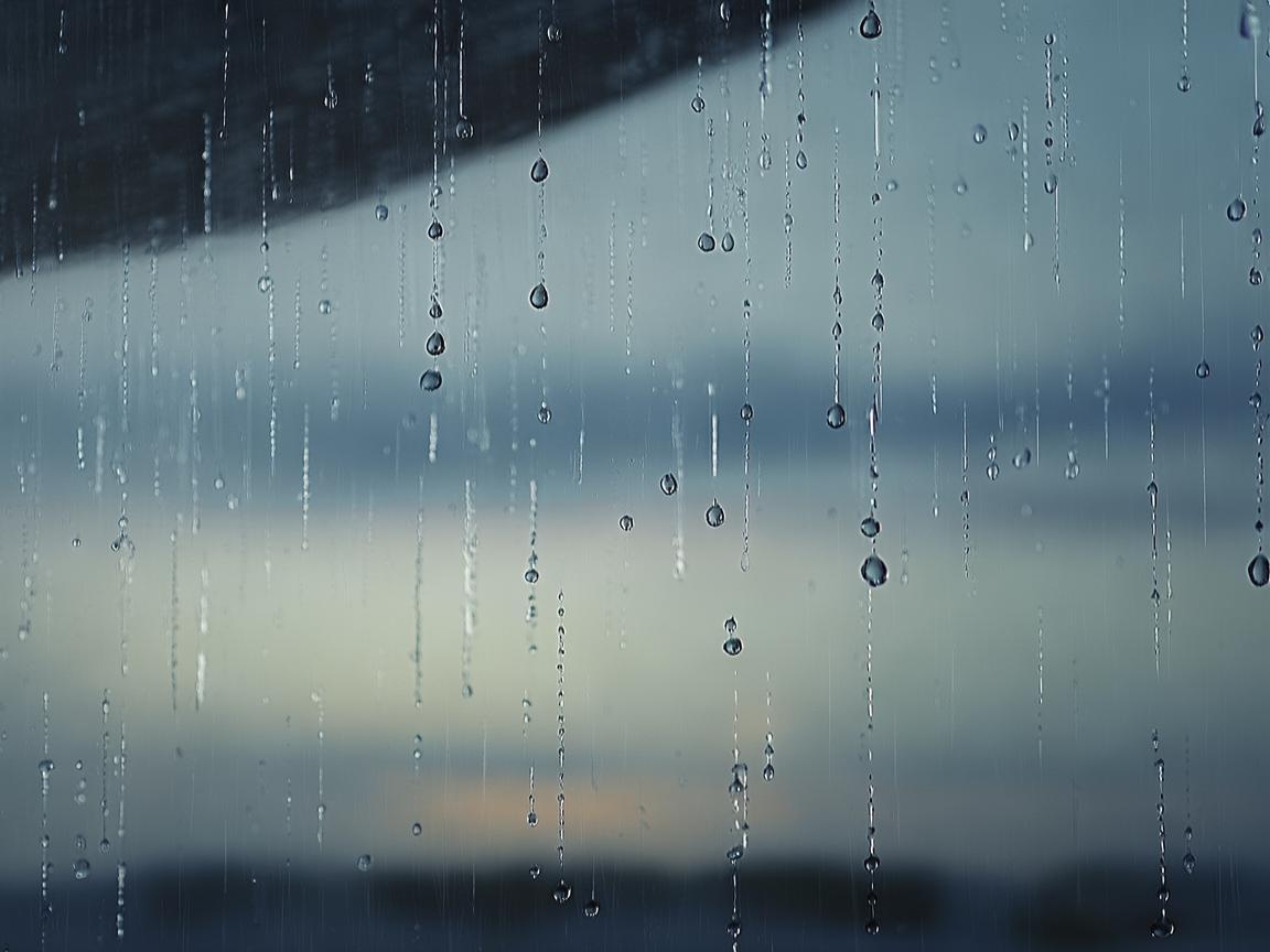天空还在下雨出自哪首歌？